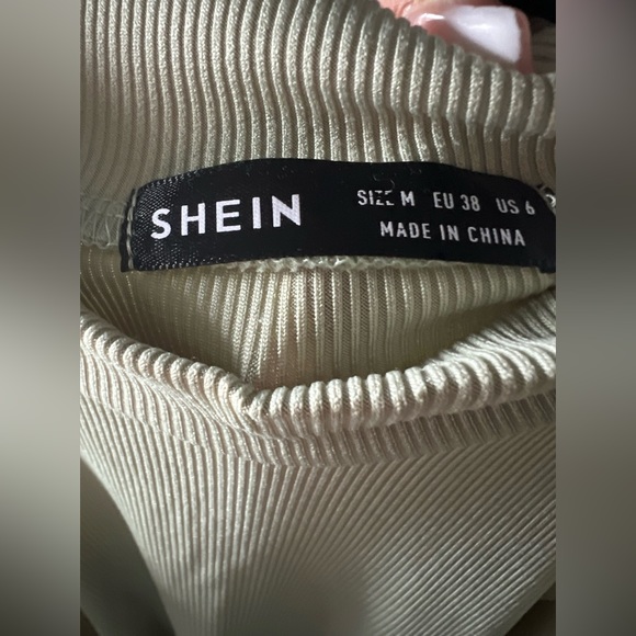 Nice top - Picture 2 of 2